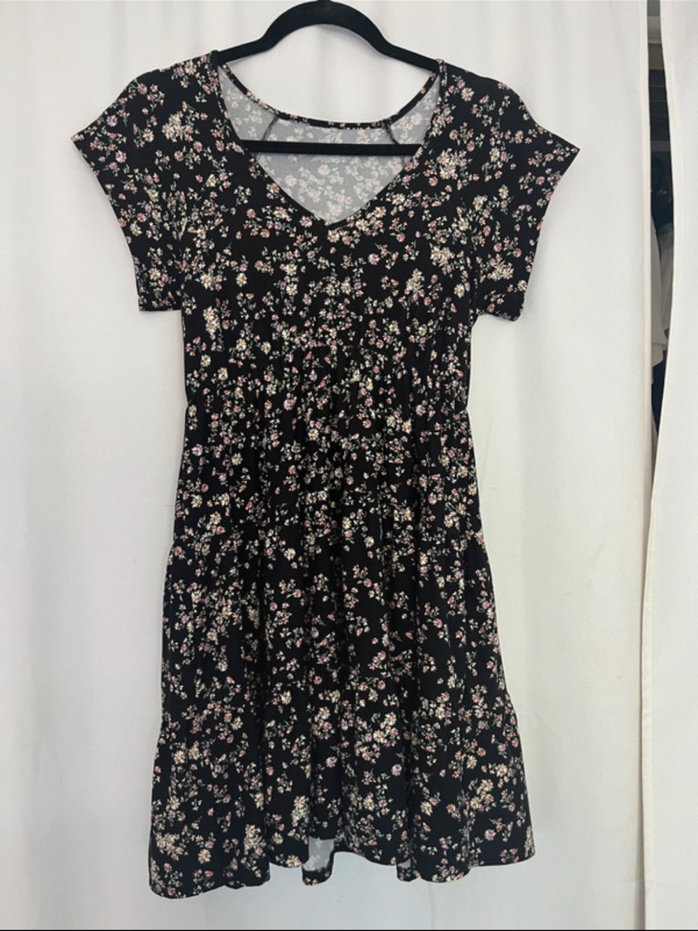 Black Floral V-Neck Short Sleeve Dress